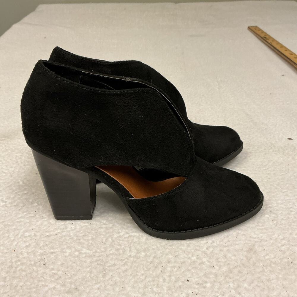 Cato Women’s Deep V Cutout Booties Black Suede Women Size 7 NIB 3457